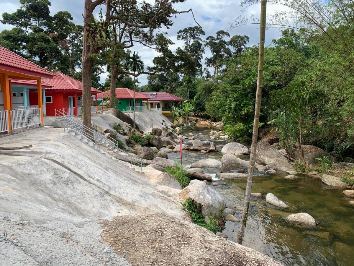 Chalet Latip D'Ayer Itam Hotel Kampong Ayer Hitam  Esterno foto